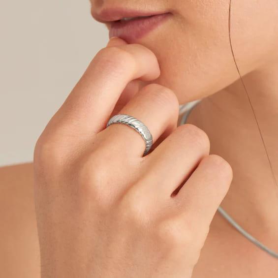 Smooth Twist Wide Band Ring